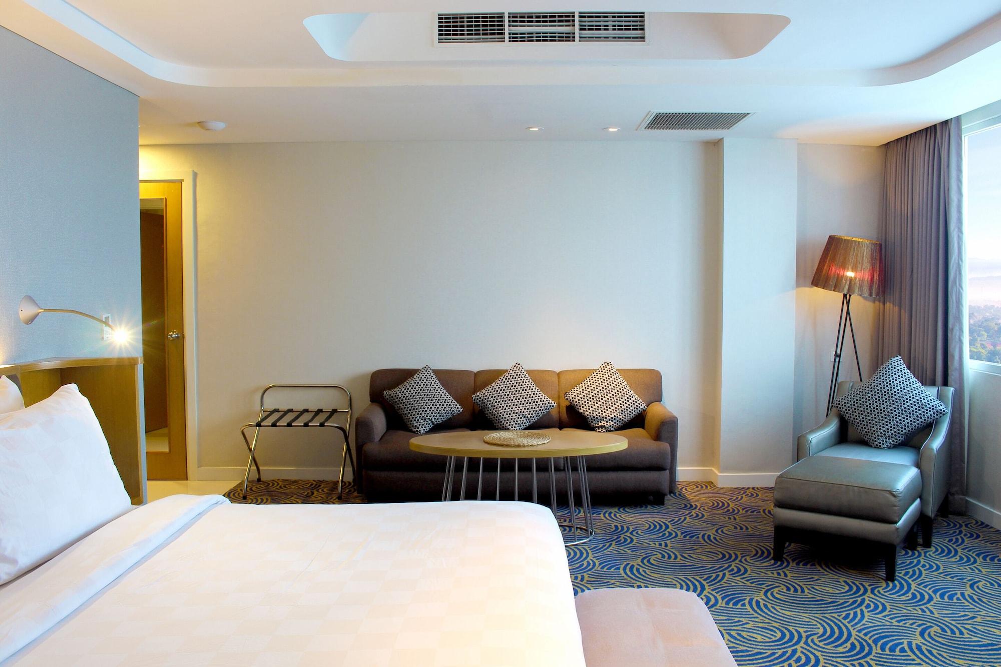 Hotel Ciputra Cibubur Managed By Swiss-Belhotel International Esterno foto