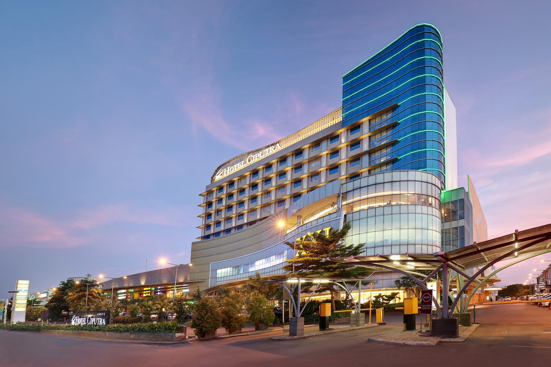 Hotel Ciputra Cibubur Managed By Swiss-Belhotel International Esterno foto