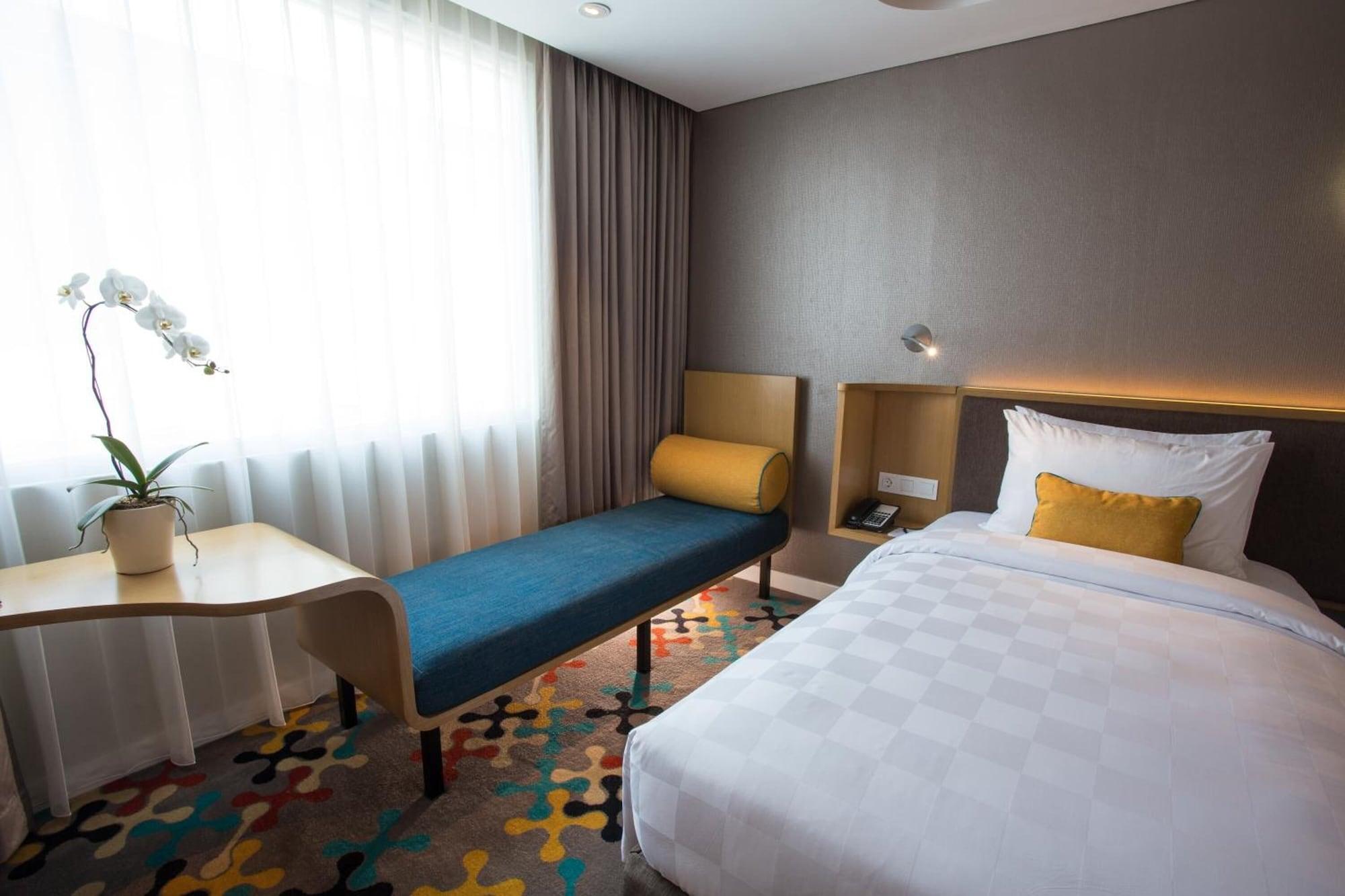 Hotel Ciputra Cibubur Managed By Swiss-Belhotel International Esterno foto
