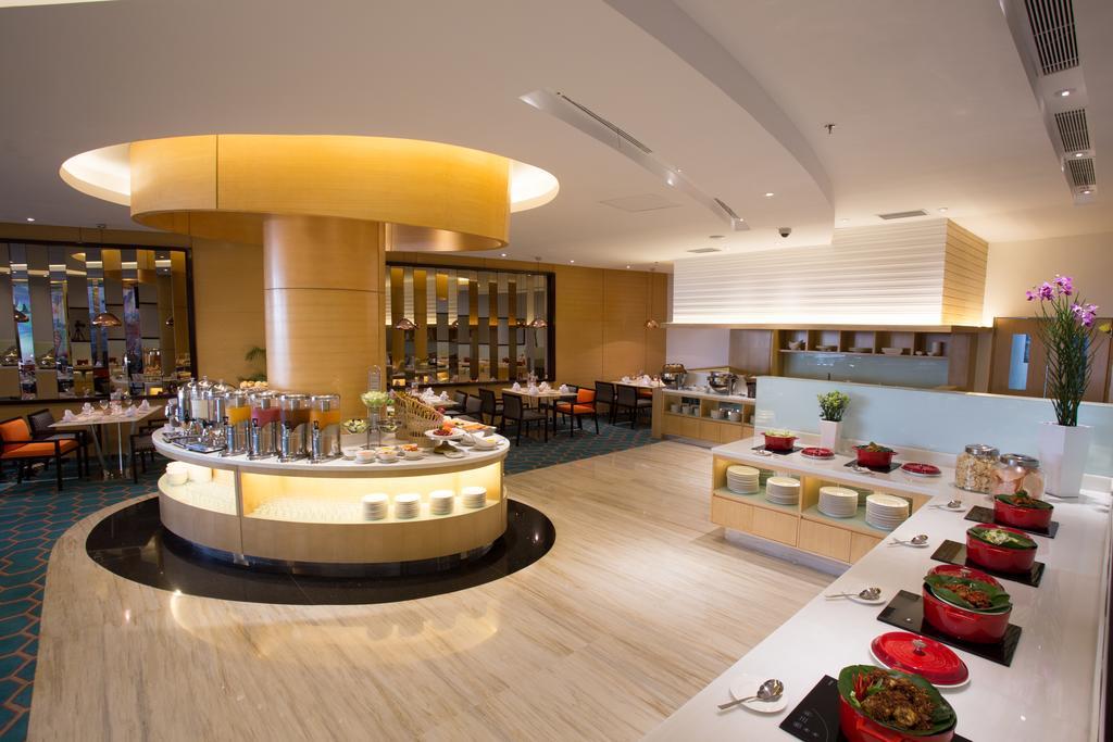 Hotel Ciputra Cibubur Managed By Swiss-Belhotel International Esterno foto