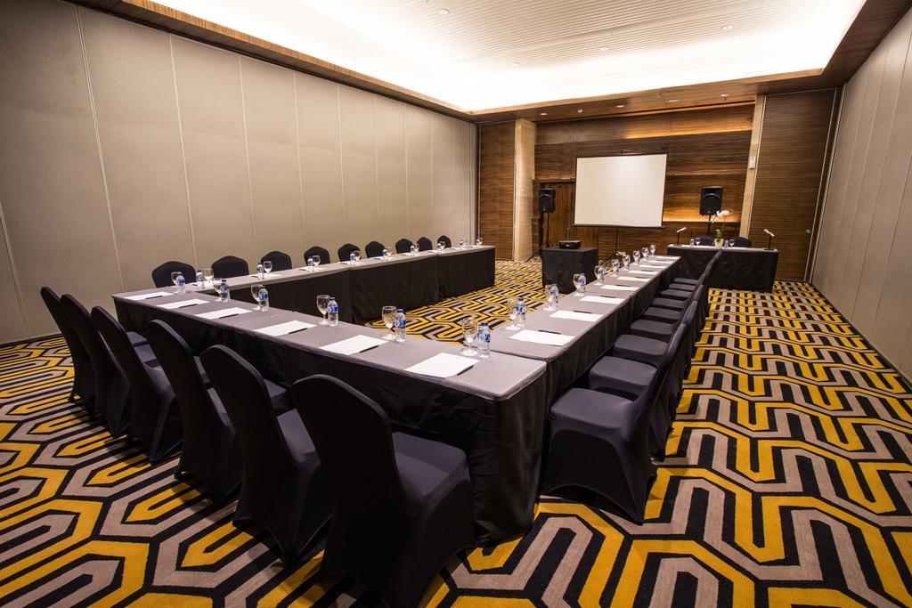 Hotel Ciputra Cibubur Managed By Swiss-Belhotel International Esterno foto