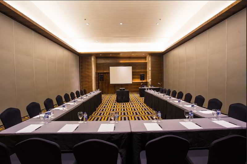 Hotel Ciputra Cibubur Managed By Swiss-Belhotel International Esterno foto